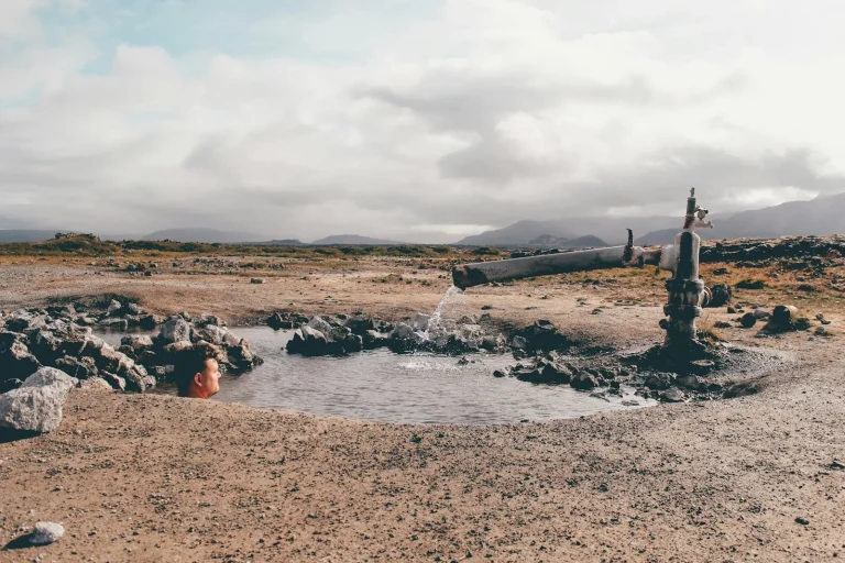 Iceland Pools: Guide to Geothermal Lagoons, Sundlaugar, and Hot Springs