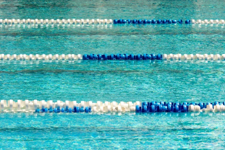 Swimming Pool Chlorine Levels, Salt Water vs Chlorine, and Alternatives Explained